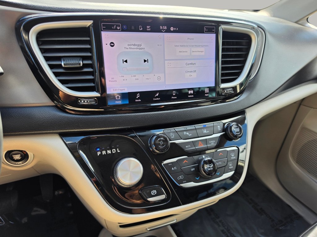 Used 2022 Chrysler Pacifica Touring-L FWD image 8