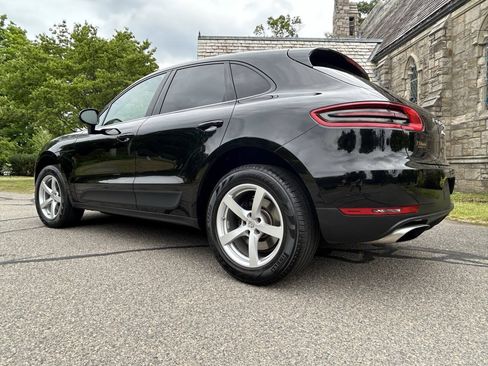Used 2018 Porsche Macan AWD/4WD image 30