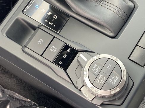 Certified 2025 Toyota Tacoma SR5 image 30