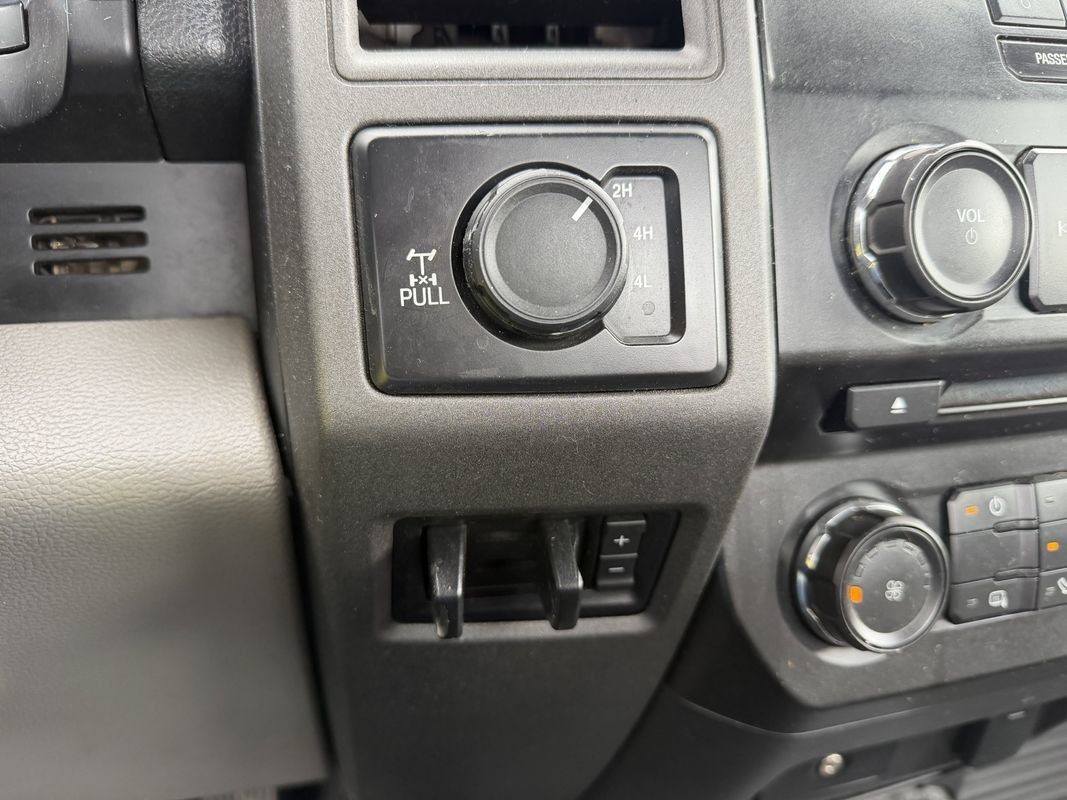 Used 2017 Ford F250 XL w/ Power Equipment Group AWD/4WD image 14