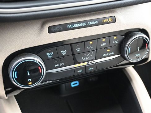 Used 2022 Ford Escape SE w/ Convenience Package FWD image 18