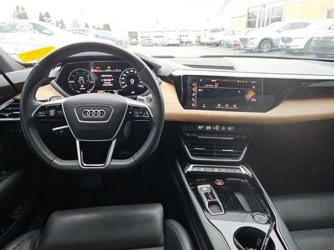 Used 2023 Audi e-tron GT Premium Plus image 2