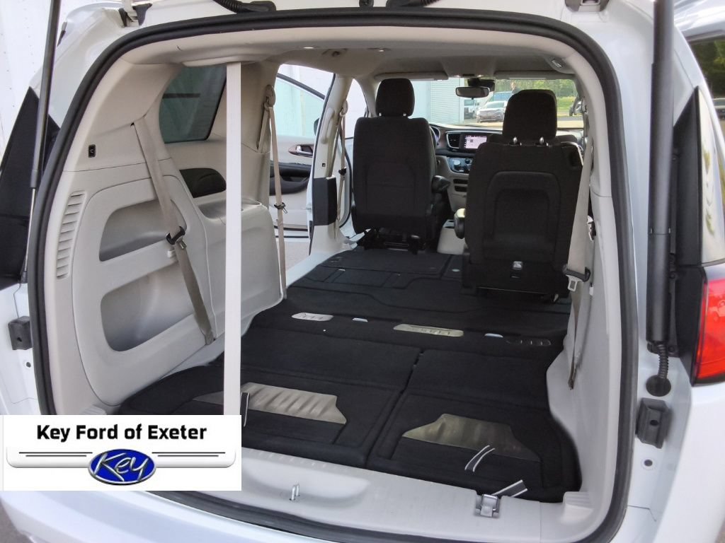 Used 2023 Chrysler Voyager LX FWD image 27