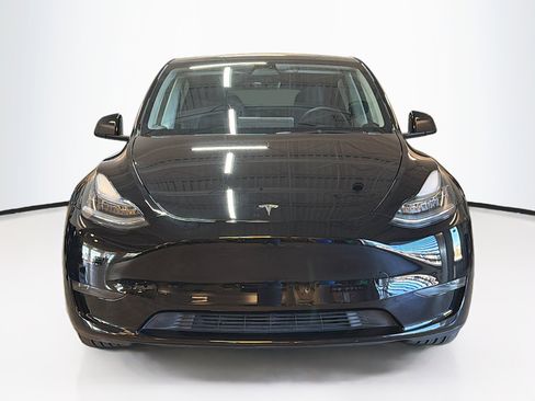Used 2023 Tesla Model Y Long Range image 2