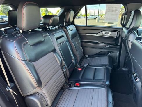 Used 2025 Ford Explorer ST-Line w/ ST-Line Street Pack AWD/4WD image 32