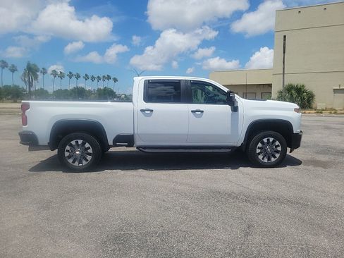 Used 2021 Chevrolet Silverado 2500 Custom w/ Custom Value Package AWD/4WD image 4
