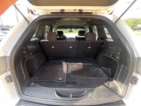 Used 2018 Jeep Grand Cherokee Laredo AWD/4WD image 14