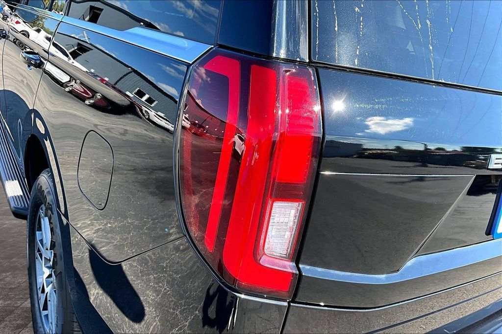 Used 2025 Ford Expedition Active RWD image 32