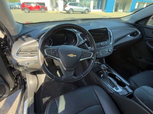 Used 2022 Chevrolet Malibu Premier FWD image 9