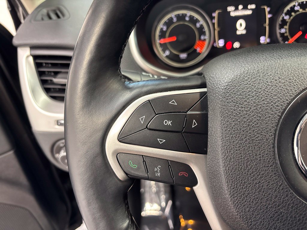 Used 2014 Jeep Cherokee Latitude w/ Cold Weather Group FWD image 13