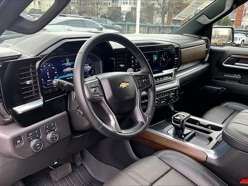 Used 2024 Chevrolet Silverado 1500 High Country w/ Z71 Off-Road Package image 13