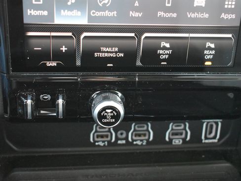 Used 2025 RAM 1500 Laramie AWD/4WD image 28
