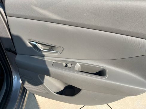 Certified 2025 Hyundai Elantra Sport FWD image 9