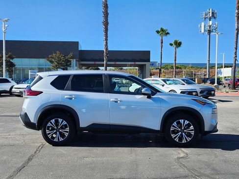Used 2023 Nissan Rogue SV FWD image 8