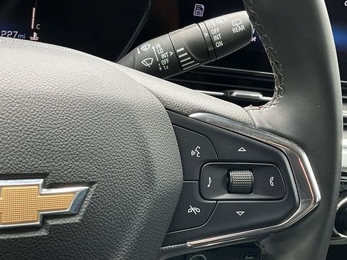 Used 2025 Chevrolet Trax LT w/ LT Convenience Package image 23