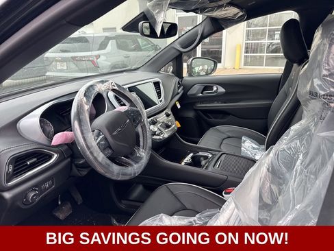 New 2026 Chrysler Pacifica Limited w/ S Appearance Package image 11