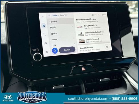 Used 2023 Toyota Venza LE image 29