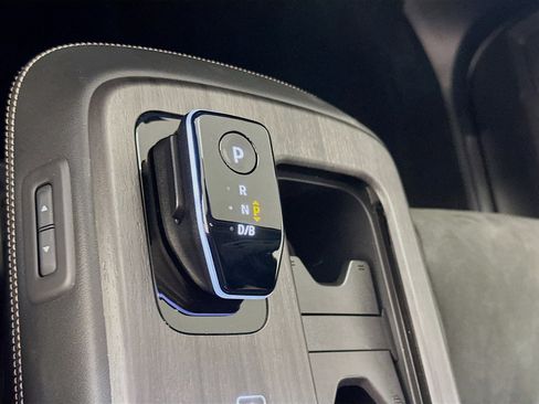 Used 2024 Nissan Ariya AWD image 25