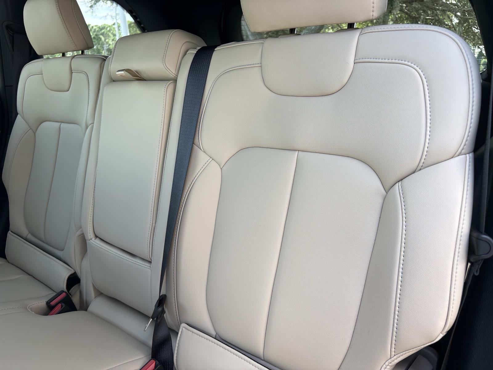 New 2027 Jeep Grand Cherokee Limited RWD image 13