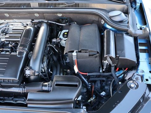 Used 2017 Volkswagen Jetta SE image 42