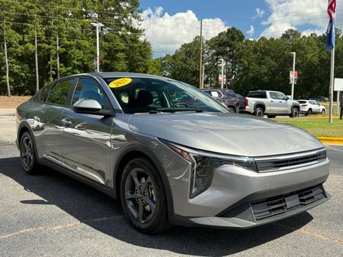 Used 2025 Kia K4 FWD image 2
