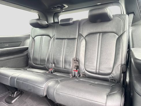 Used 2024 Jeep Wagoneer Series II AWD/4WD image 18
