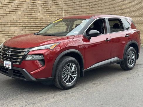 Used 2025 Nissan Rogue S AWD/4WD image 28