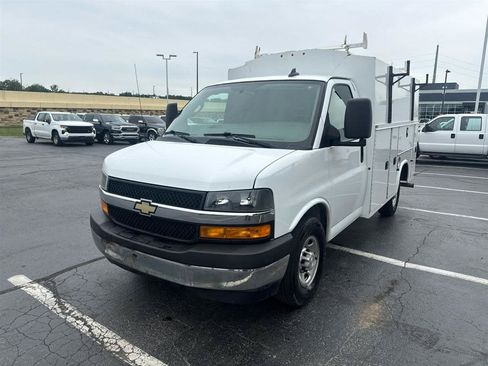 Used 2019 Chevrolet Express 3500 w/ Power Convenience Package RWD image 4