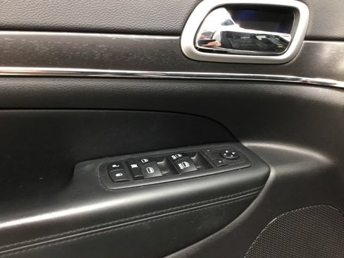 Used 2018 Jeep Grand Cherokee Limited AWD/4WD image 6