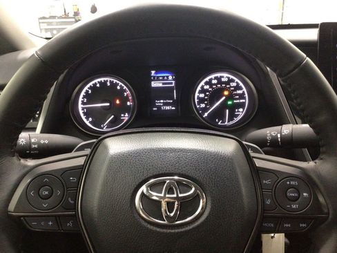 Used 2024 Toyota Camry SE image 10