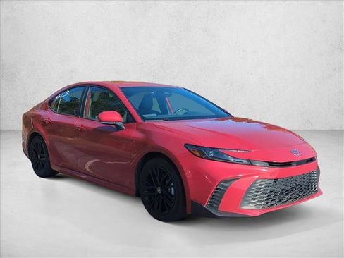 Certified 2025 Toyota Camry SE image 3