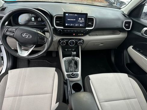 Certified 2025 Hyundai Venue SEL image 14