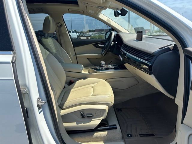 Used 2018 Audi Q7 3.0T Premium Plus AWD/4WD image 30