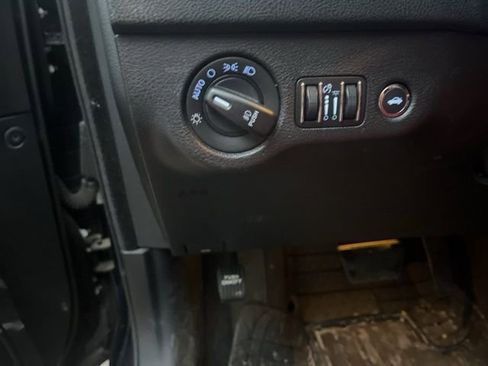 Used 2013 Chrysler 300 S image 22