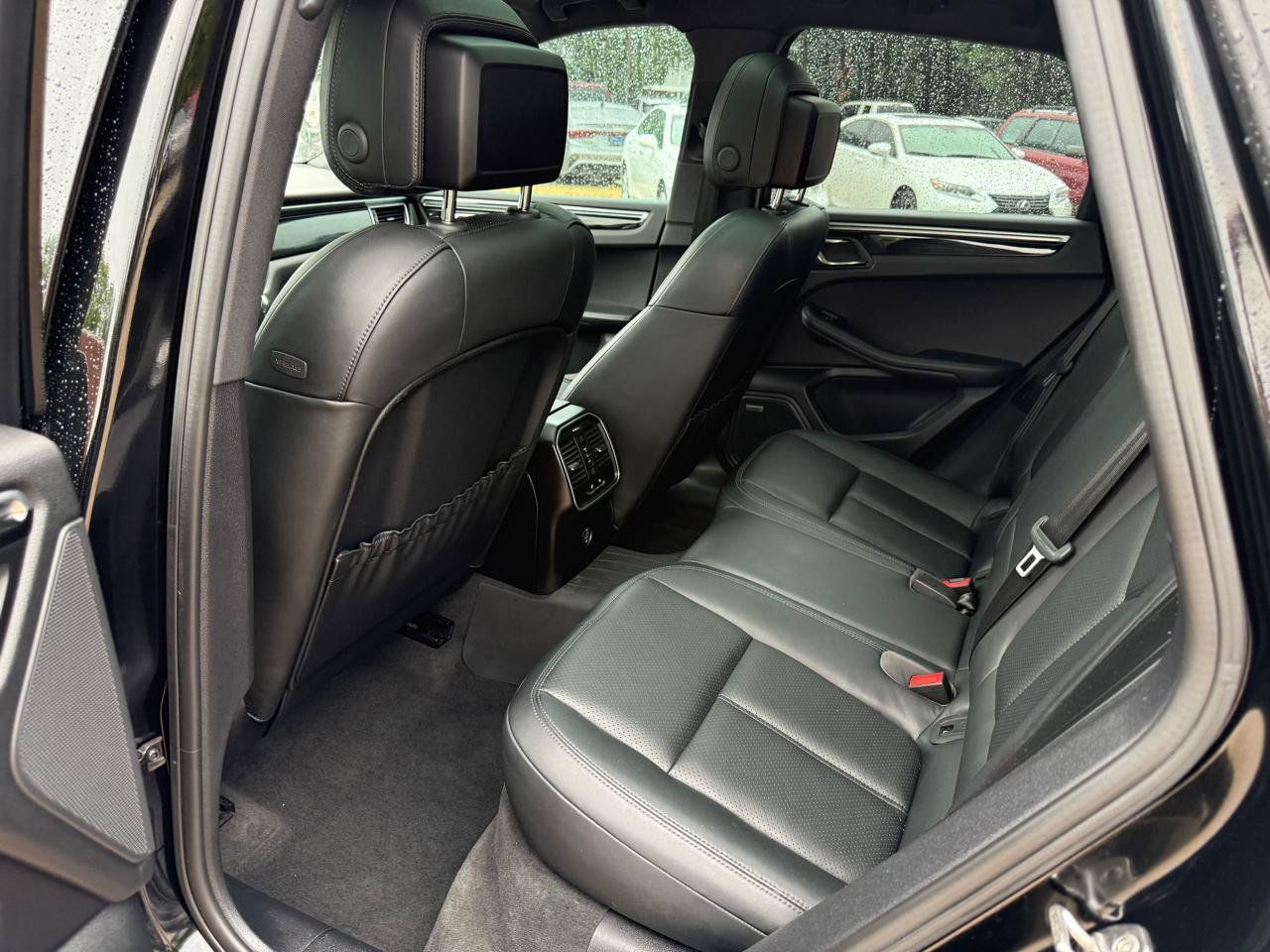 Used 2018 Porsche Macan AWD/4WD image 27