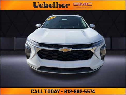 Used 2025 Chevrolet Trax LT w/ Driver Confidence Package image 11