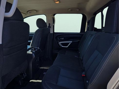 Used 2017 Nissan Titan SV image 11