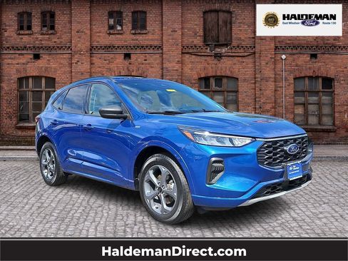 Certified 2023 Ford Escape ST-Line w/ Tech Pack #1 AWD/4WD image 1