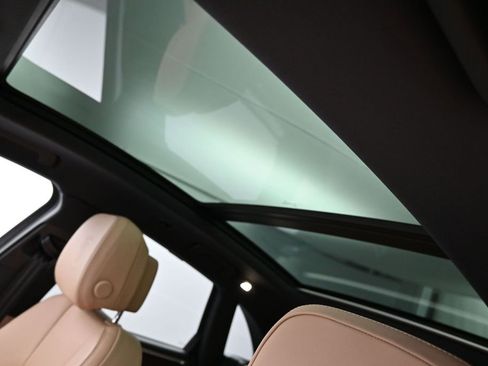 Certified 2024 Porsche Macan AWD/4WD image 10