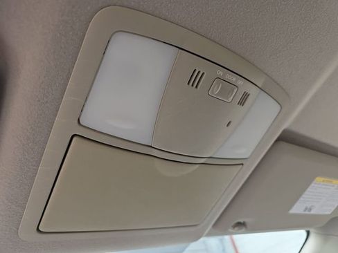 Used 2011 Nissan Rogue S image 25