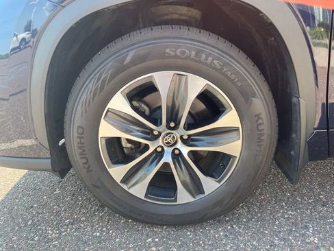 Used 2022 Toyota Highlander XLE image 10