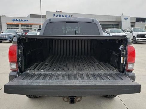 Used 2020 Toyota Tacoma SR image 8