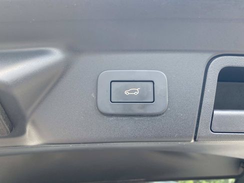 Used 2025 Land Rover Range Rover Velar S AWD/4WD image 7