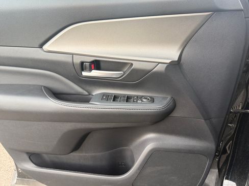 Used 2025 Toyota Grand Highlander AWD image 13