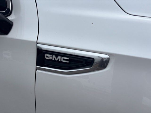 Used 2023 GMC Yukon Denali w/ Advanced Technology Package AWD/4WD image 12
