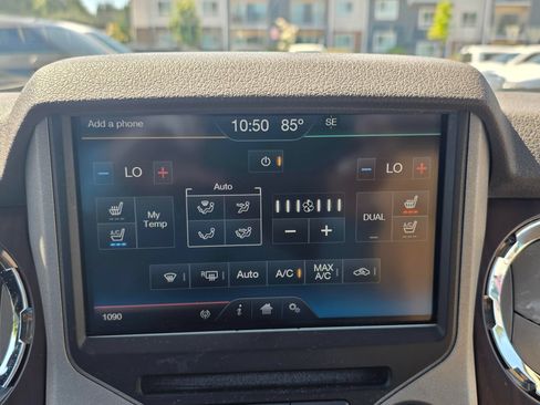 Used 2014 Ford F250 Lariat w/ Lariat Ultimate Package AWD/4WD image 16