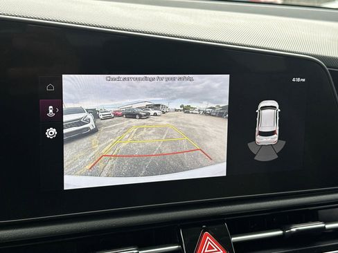 Used 2023 Kia Niro EX image 23