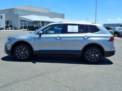 Certified 2024 Volkswagen Tiguan SE AWD/4WD image 4