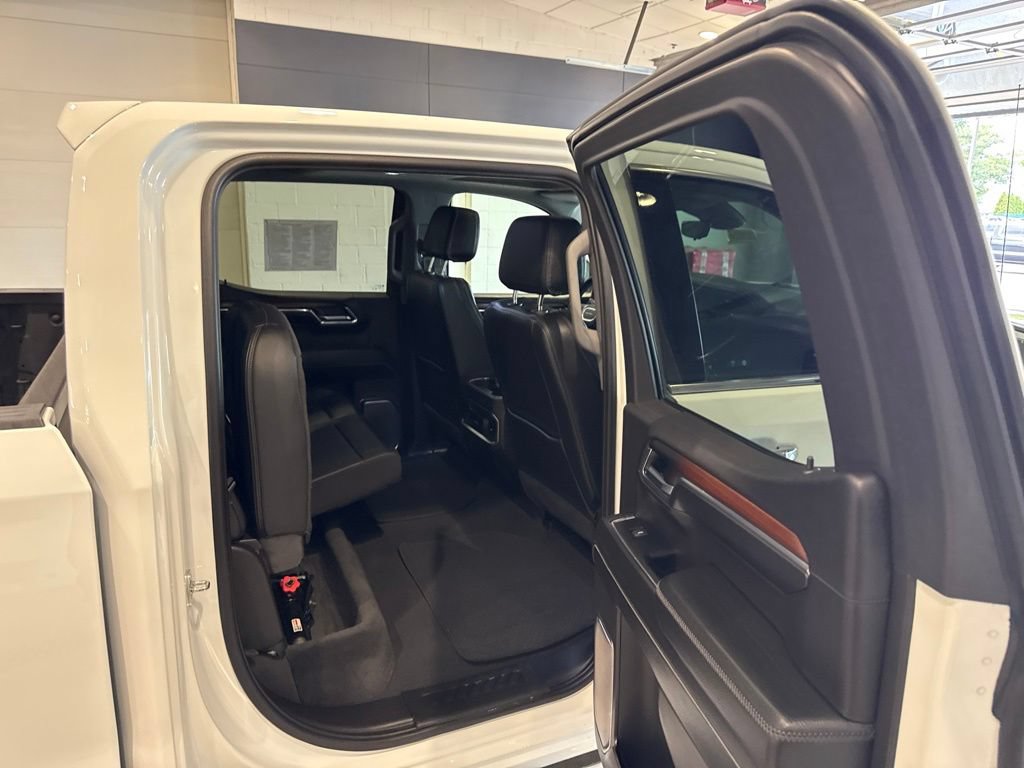 Used 2024 GMC Sierra 1500 Denali w/ Technology Package AWD/4WD image 18