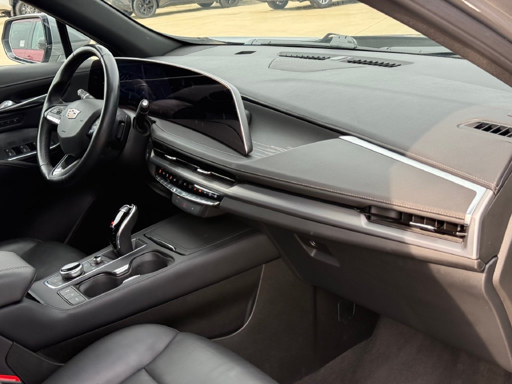 Used 2025 Cadillac XT4 Premium Luxury FWD image 25